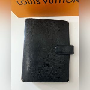 LOUIS VUITTON (MM) taiga leather agenda